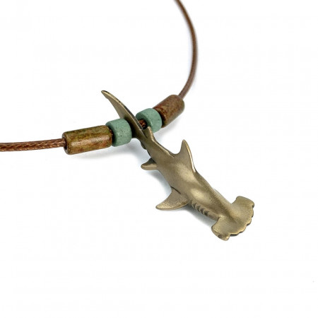 requin-marteau-bronze-et-perles-collier-made-in-canada