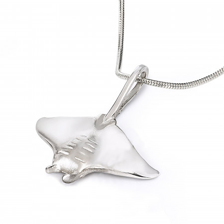 silver-pendant-manta-ray-made-in-canada