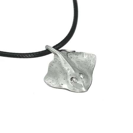 pendant-manta-ray-pewter-dive-flag-made-in-canada